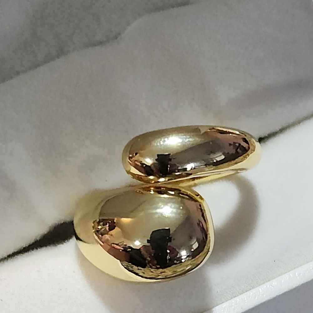 Elegant Gold Women's Ring
